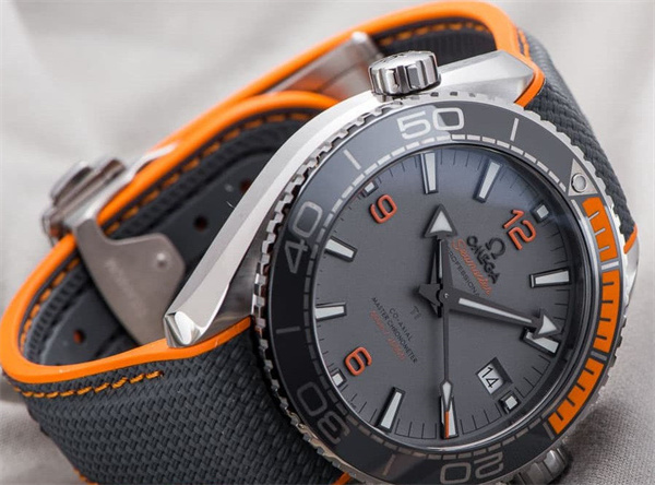 欧米茄表蒙有划痕原因是啥 欧米茄表蒙有划痕原因是啥